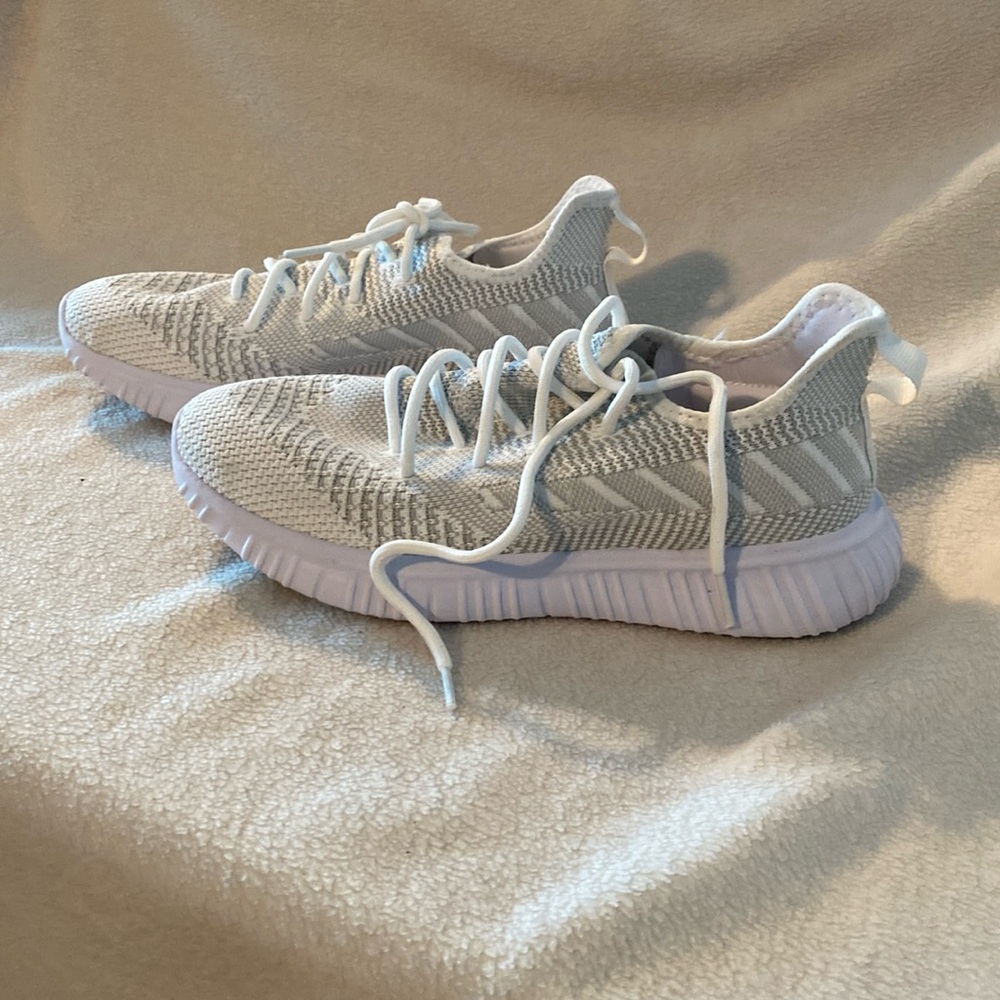 Avia sneakers